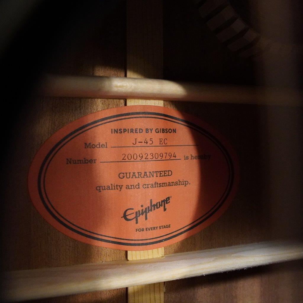 Epiphone Masterbilt J-45 EC Aged Vintage Sunburst Gloss guitar label showcasing the iconic design and craftsmanship.