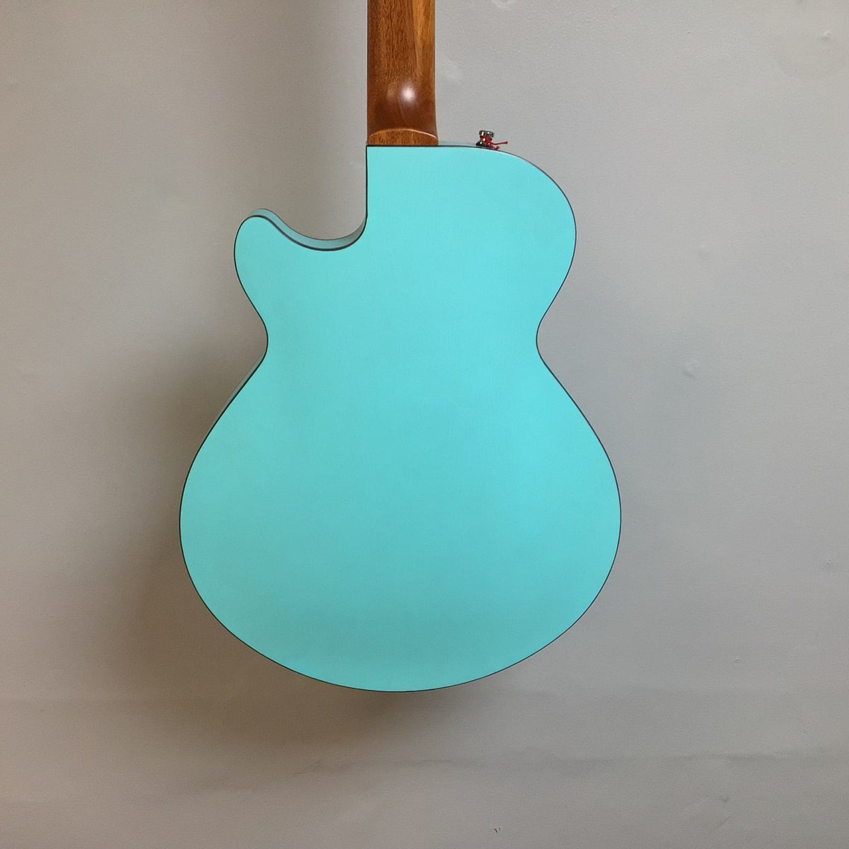 Godin Montreal Premiere HT Laguna Blue Blem with wooden handle, semi-hollow body, and gigbag. Ideal for jazz, blues, and rock players.