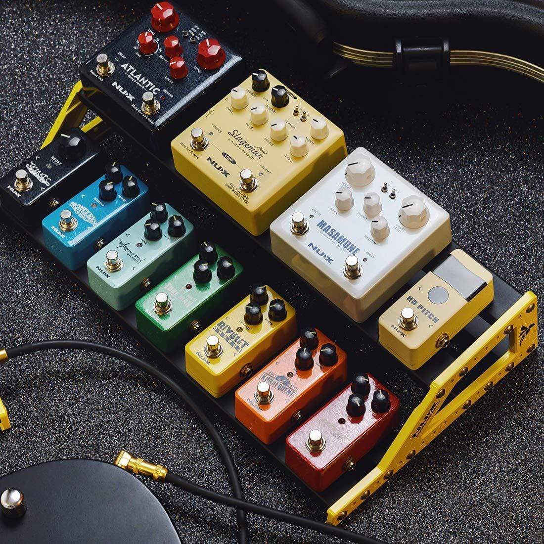 NUX Bumblebee-M Pedal Board w/Bag showcasing customizable platforms and efficient board space for guitar effects pedals.