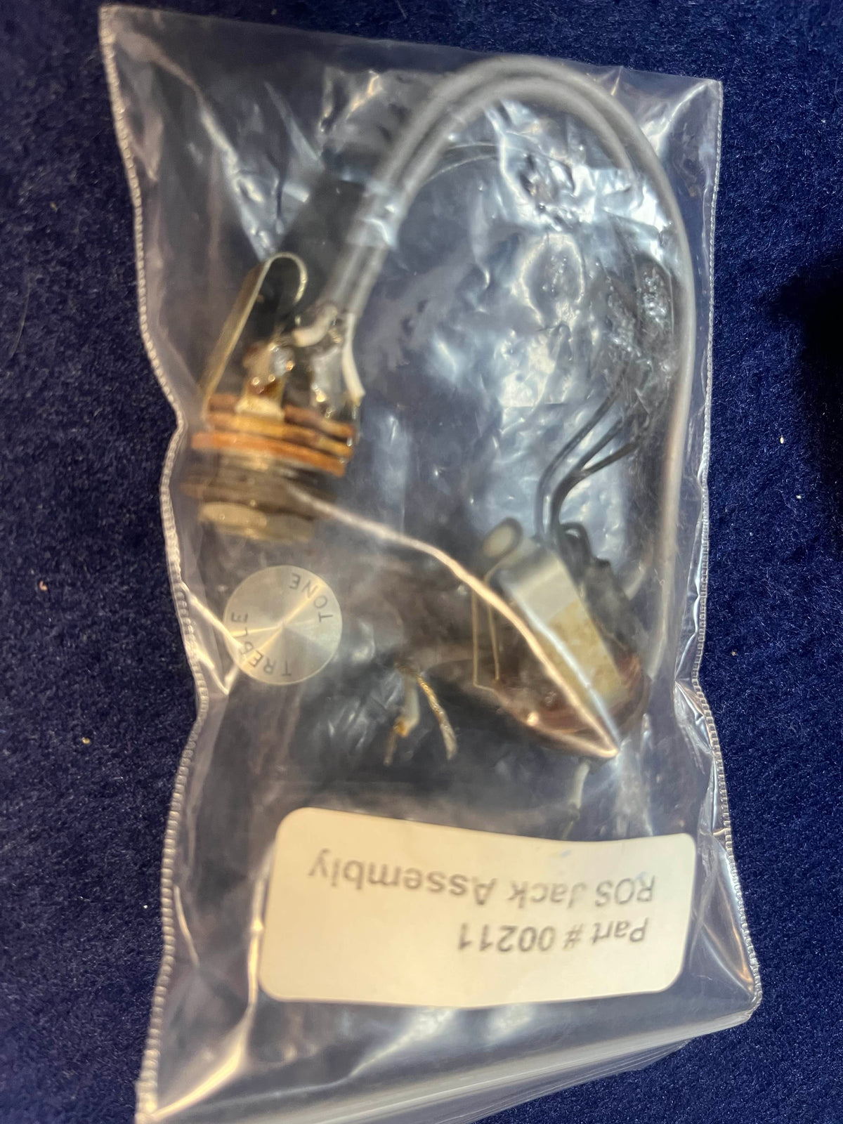 A sealed bag with a metal R05 jack assembly (Par# 00211), perfect for restoring your vintage Rickenbacker 4001 Bass—Fireglo (1978, Serial RL7346) by Rickenbacker. Great choice for your bass repair or restoration.