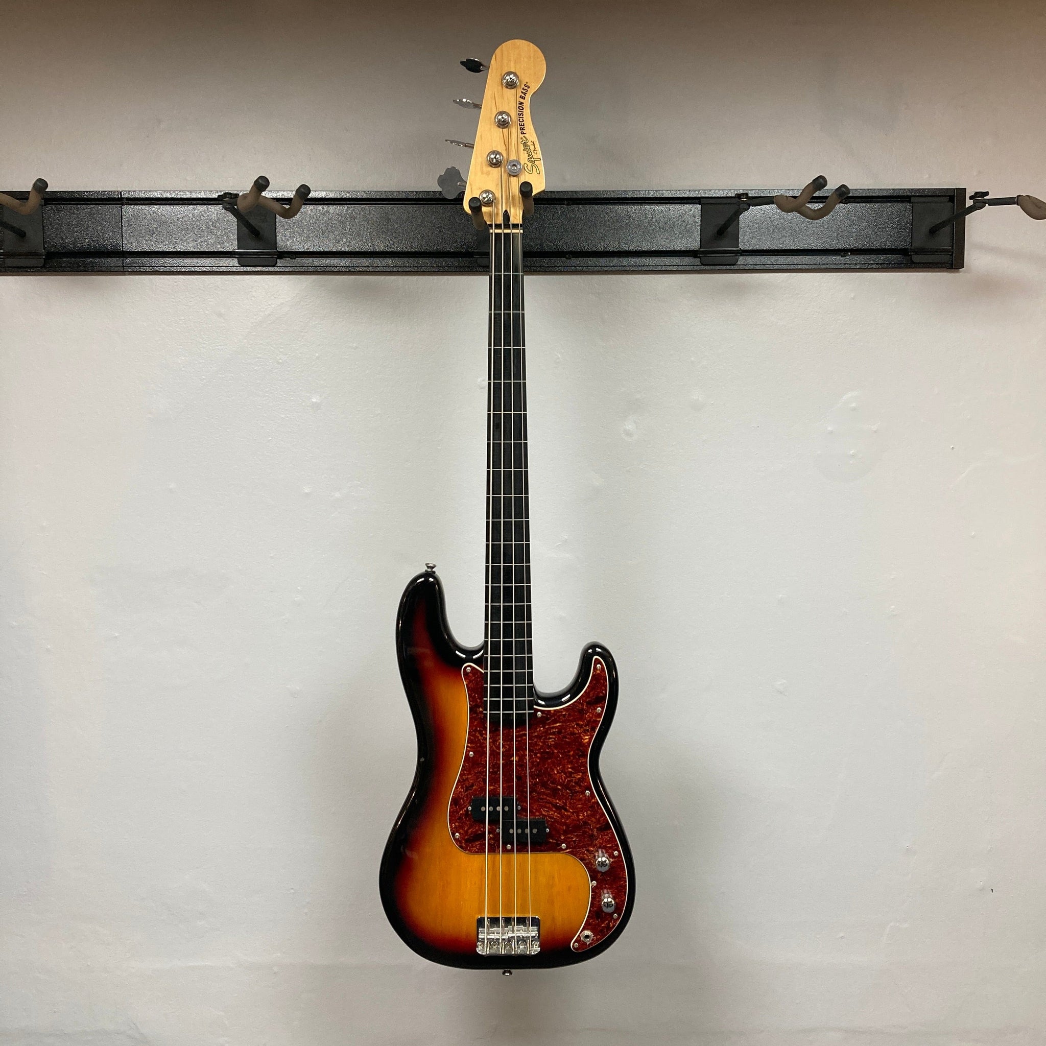 Squier 2015 Fretless Precision Bass - Local Pickup