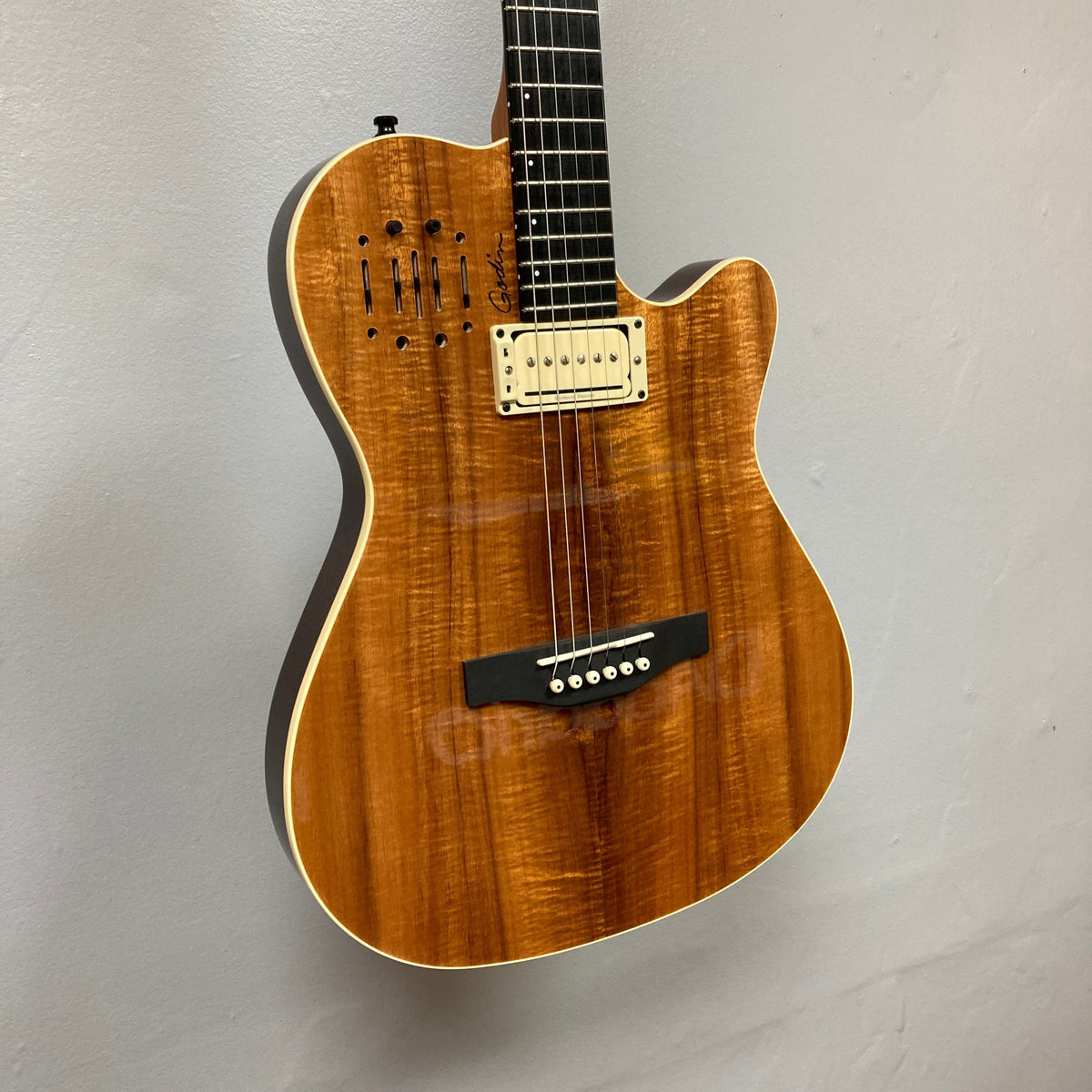 2018 Godin A6 Koa Extreme w/Gigbag Upgraded w/Seymour Duncan P-Rail Used