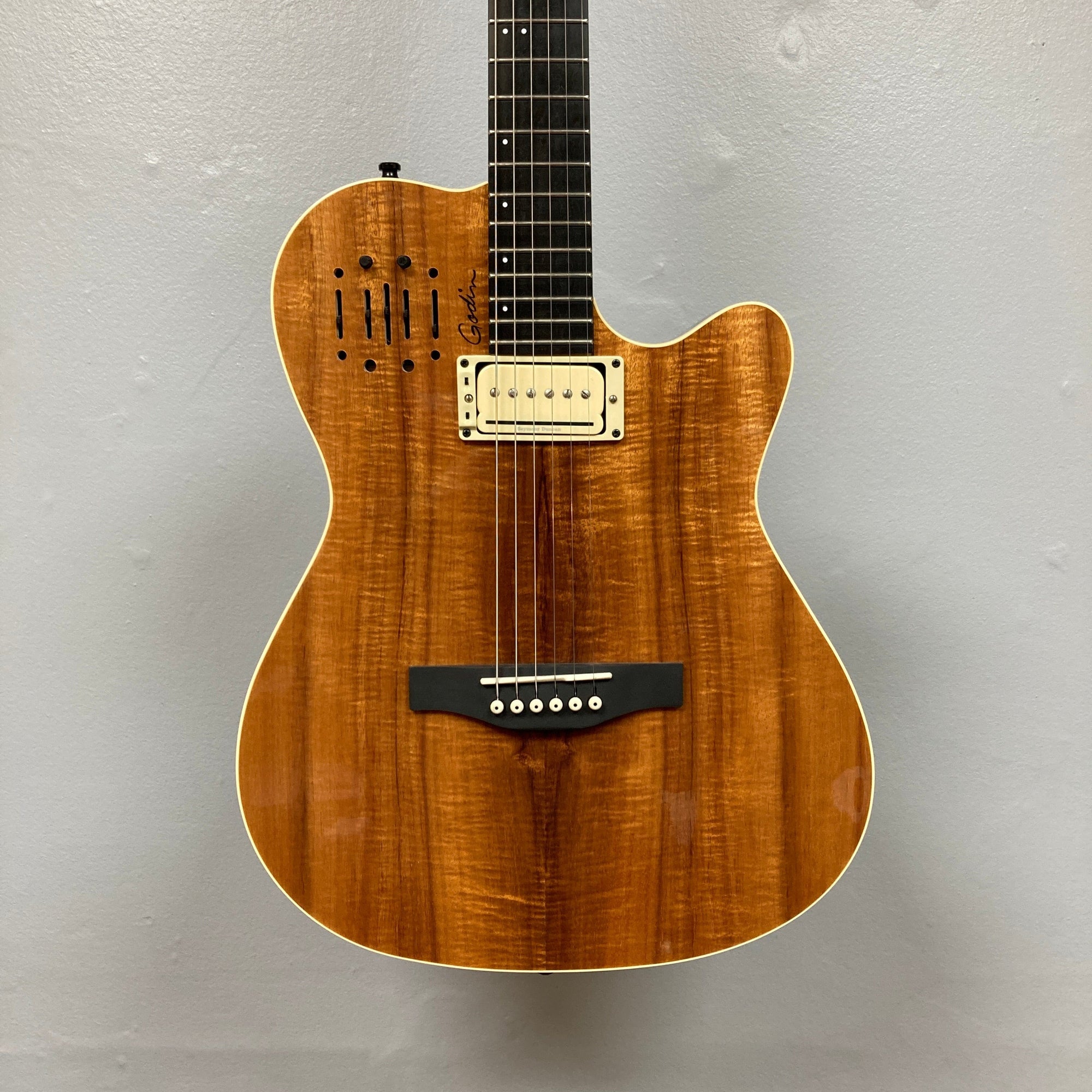 2018 Godin A6 Koa Extreme w/Gigbag Upgraded w/Seymour Duncan P-Rail Used