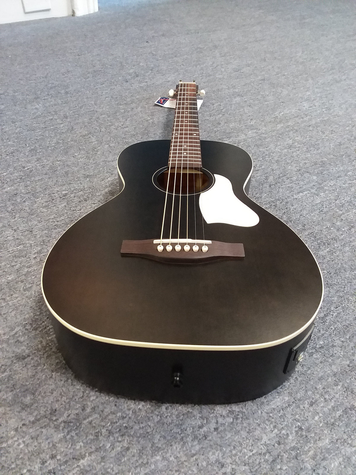 Art & Lutherie Roadhouse Faded Black A/E Parlor