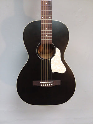 Art & Lutherie Roadhouse Faded Black A/E Parlor