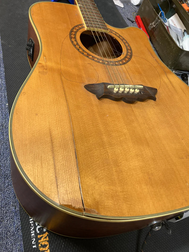 Broken guitar