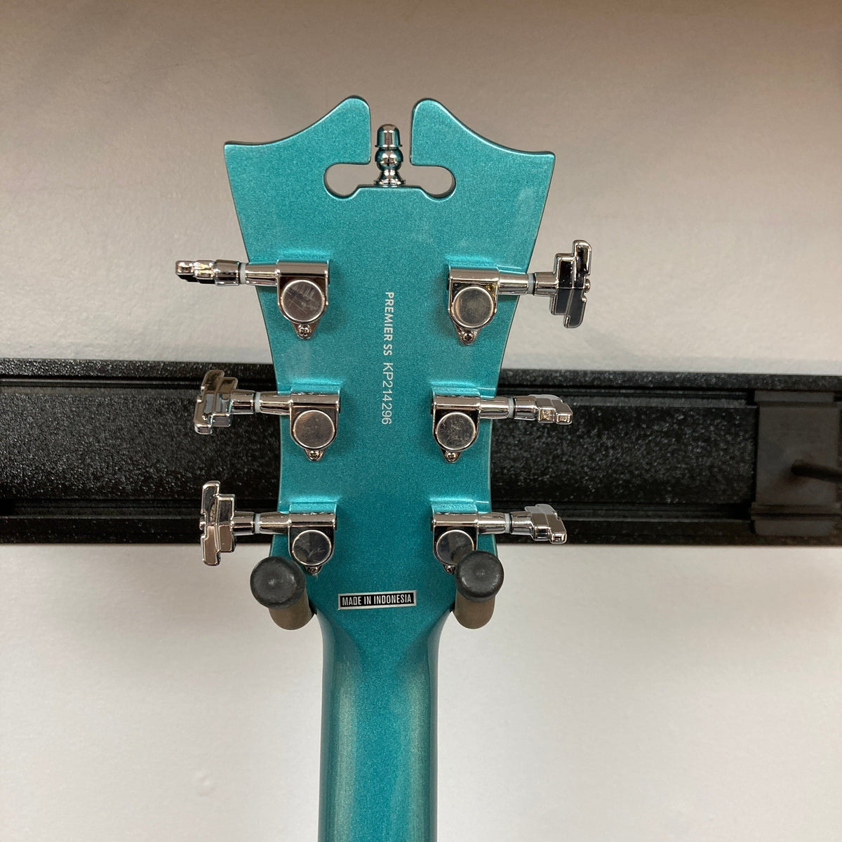D&#39;Angelico Premier SS Semi-Hollow Guitar (consign)