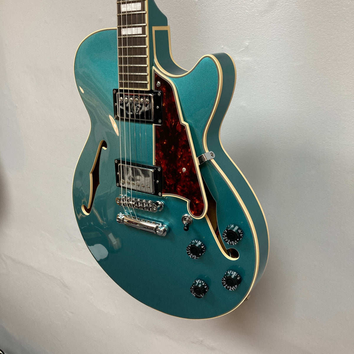 D&#39;Angelico Premier SS Semi-Hollow Guitar (consign)