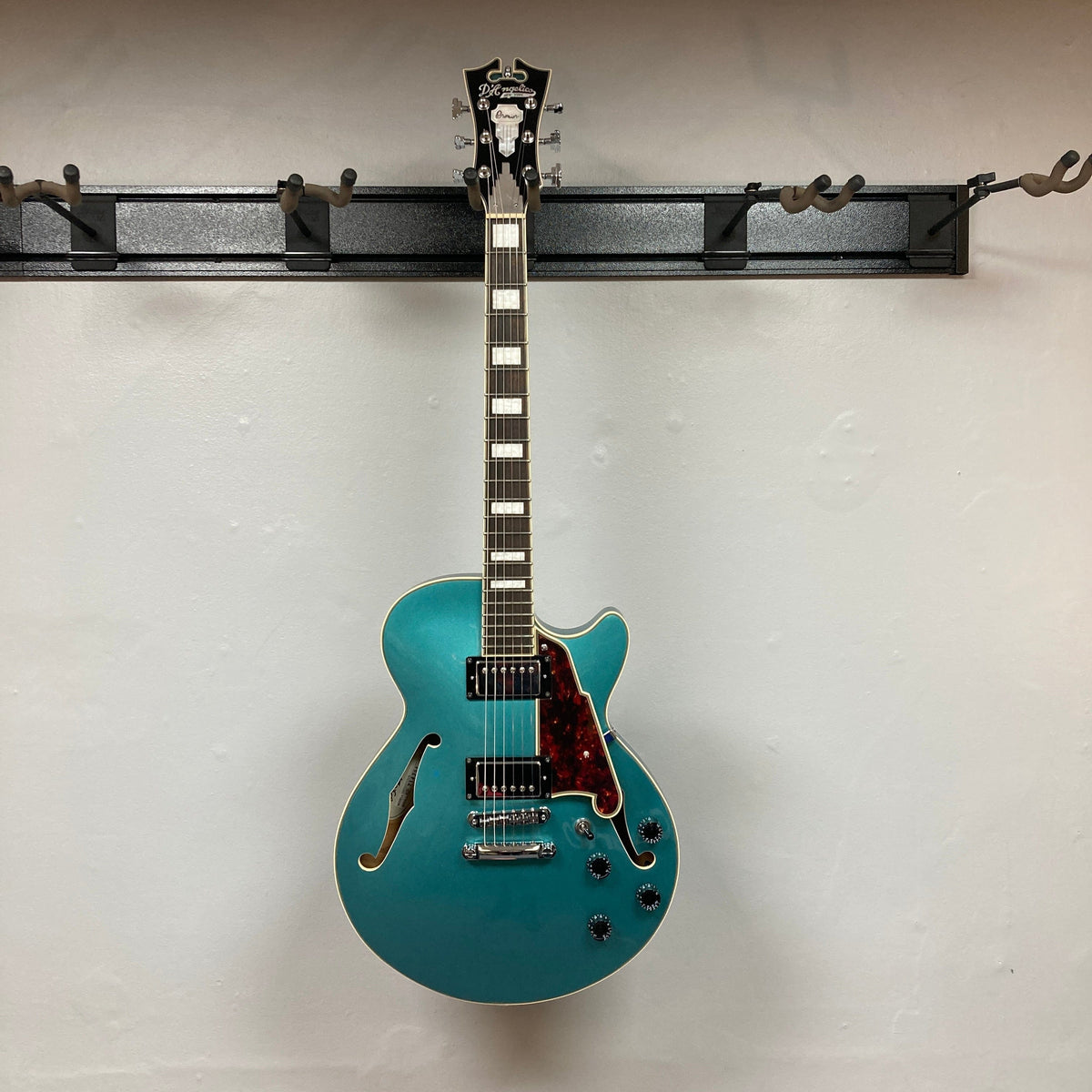 D&#39;Angelico Premier SS Semi-Hollow Guitar (consign)