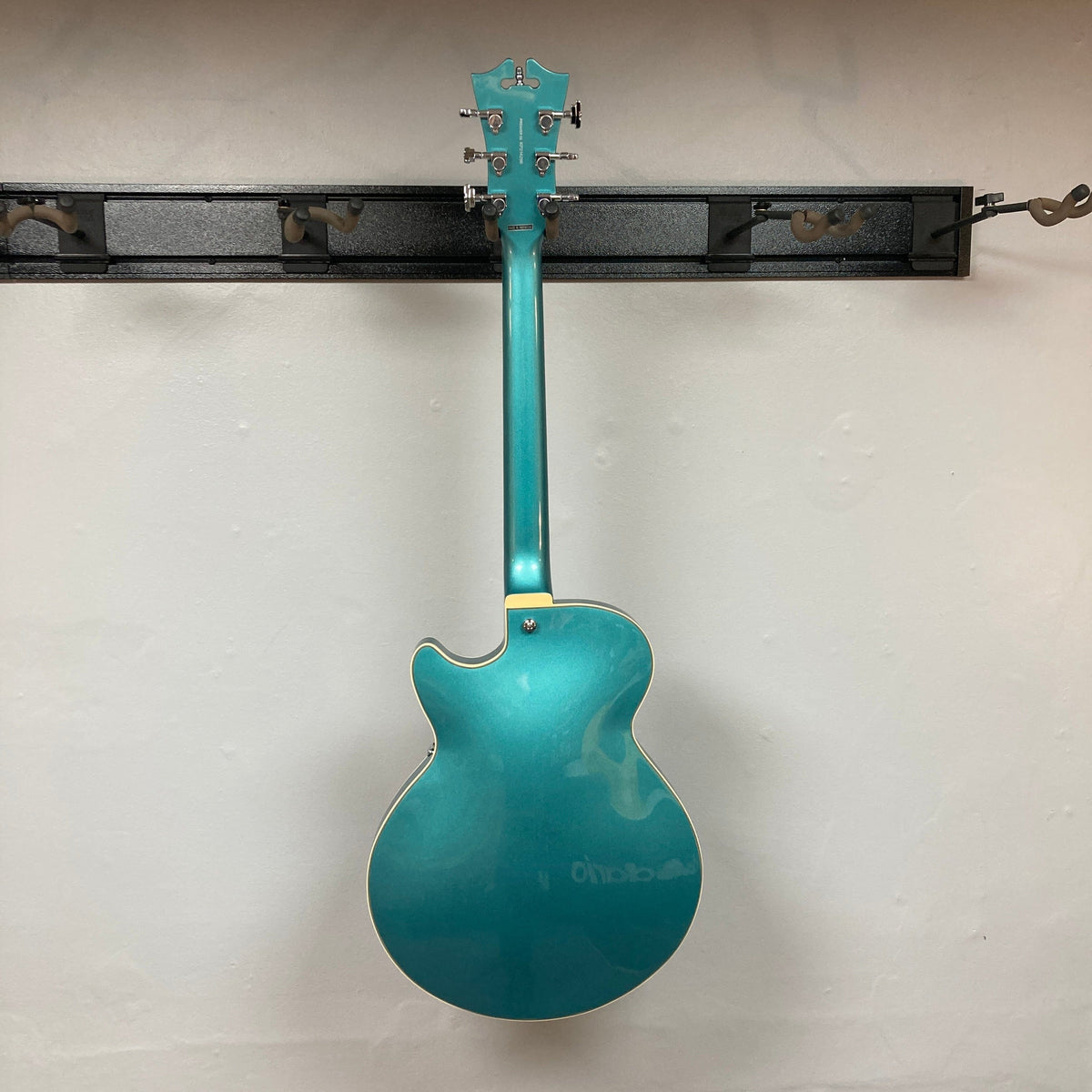 D&#39;Angelico Premier SS Semi-Hollow Guitar (consign)