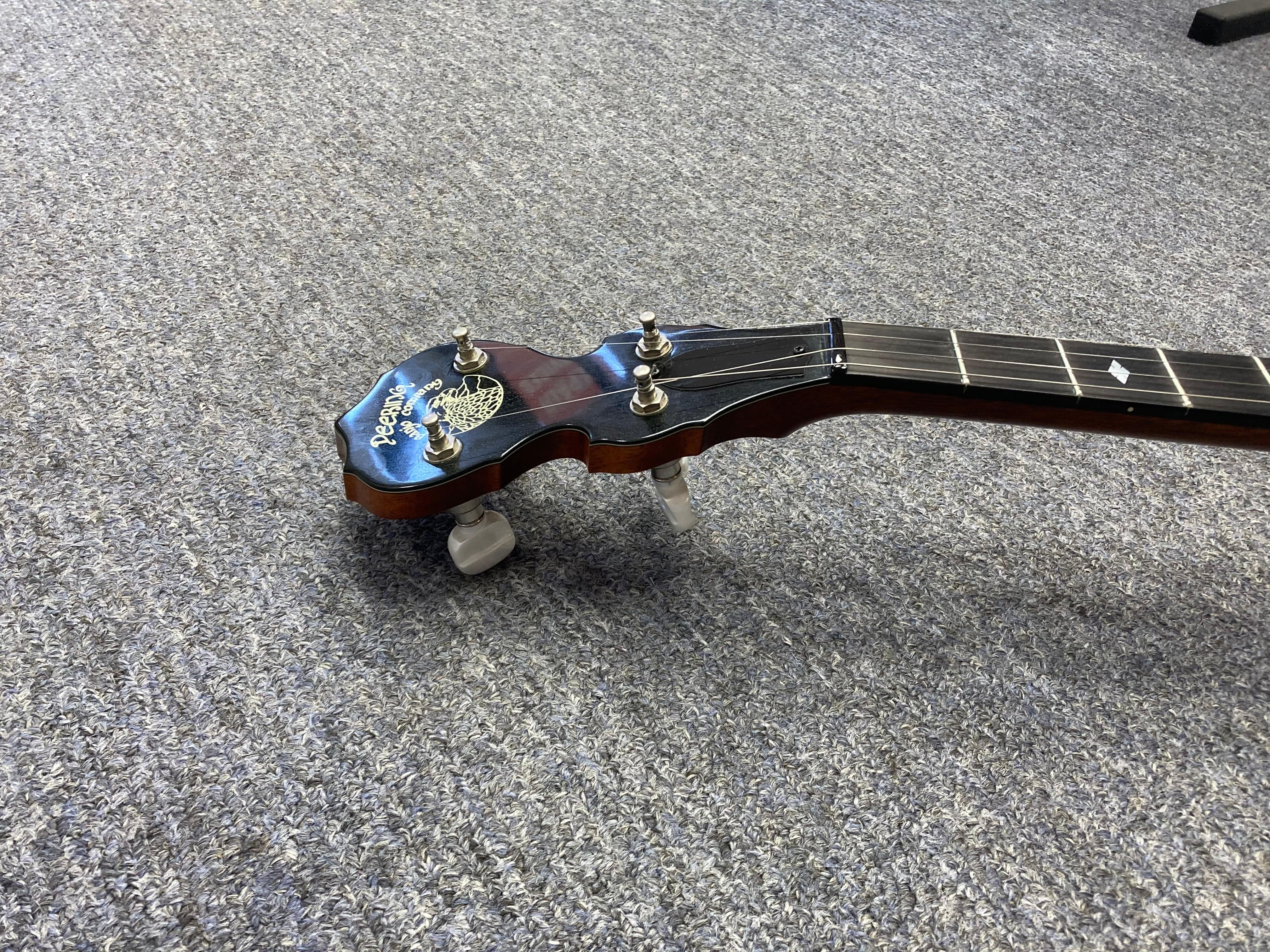 Deering 4弦　バンジョー ハードケース付き Deering Deluxe 4-String Banjo – Versatile and Intuitive