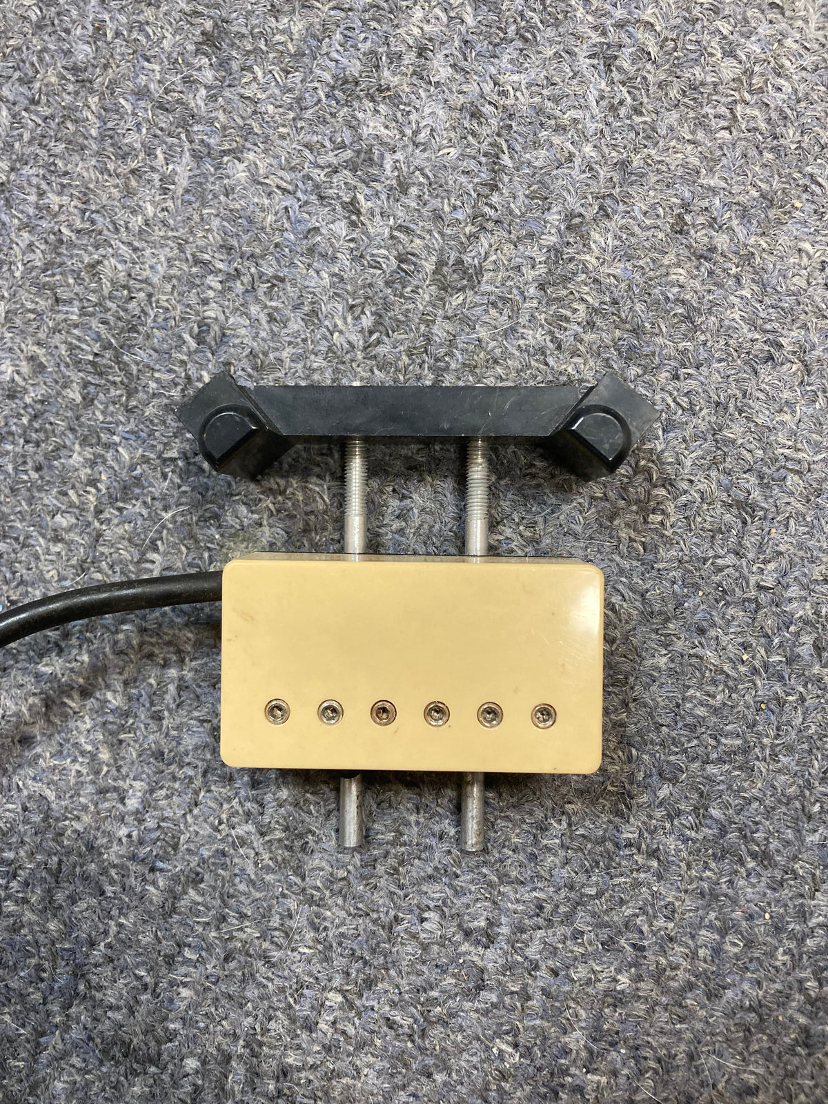 DiMarzio Vintage Acoustic PAF Soundhole Pickup - 70s/80s - Cream