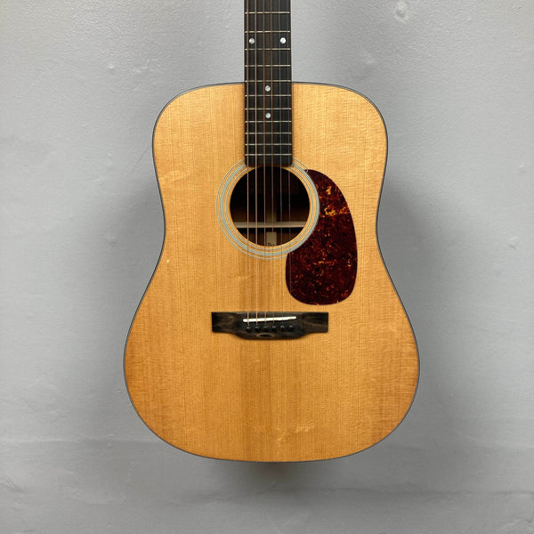 An Eastman E1D Dreadnought Natural w/Gigbag Used acoustic guitar with a solid Sitka spruce top, dark bridge, and a tortoiseshell-style pickguard.