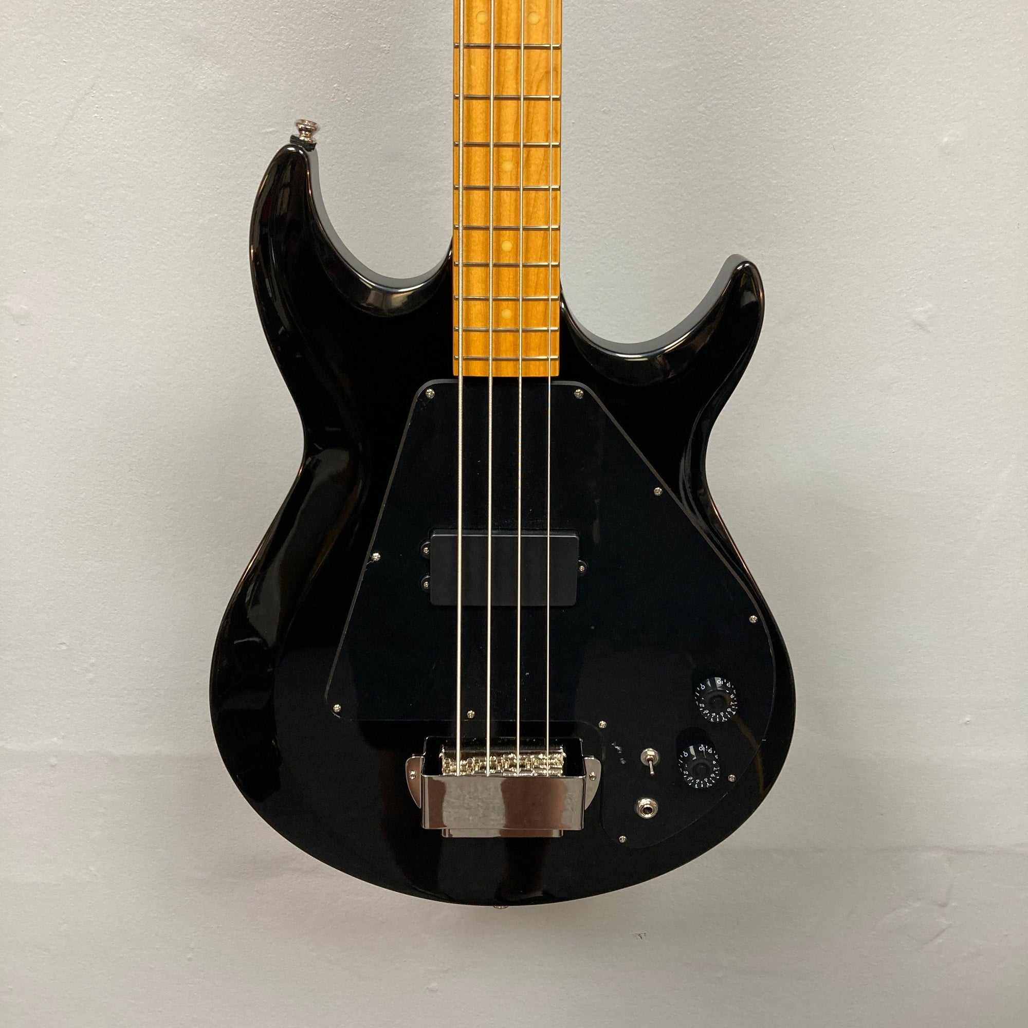 Epiphone Grabber Bass Ebony, featuring a sleek black body and yellow neck, highlighting its intricate strings and dials, ideal for music enthusiasts.