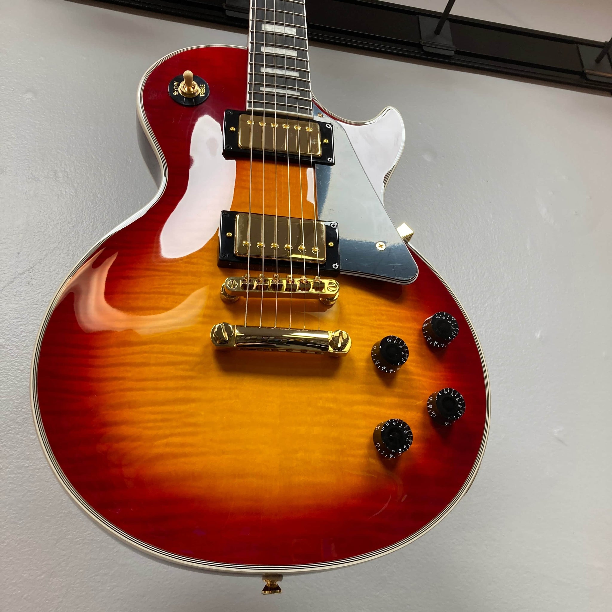 Epiphone Les Paul Custom (Heritage Cherry Sunburst) - Guitars on Main