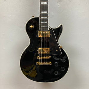 Epiphone Les Paul Custom Inspired by Gibson Ebony w/Case featuring gold hardware, Tune-o-matic bridge, and USA-series humbuckers for versatile sound.