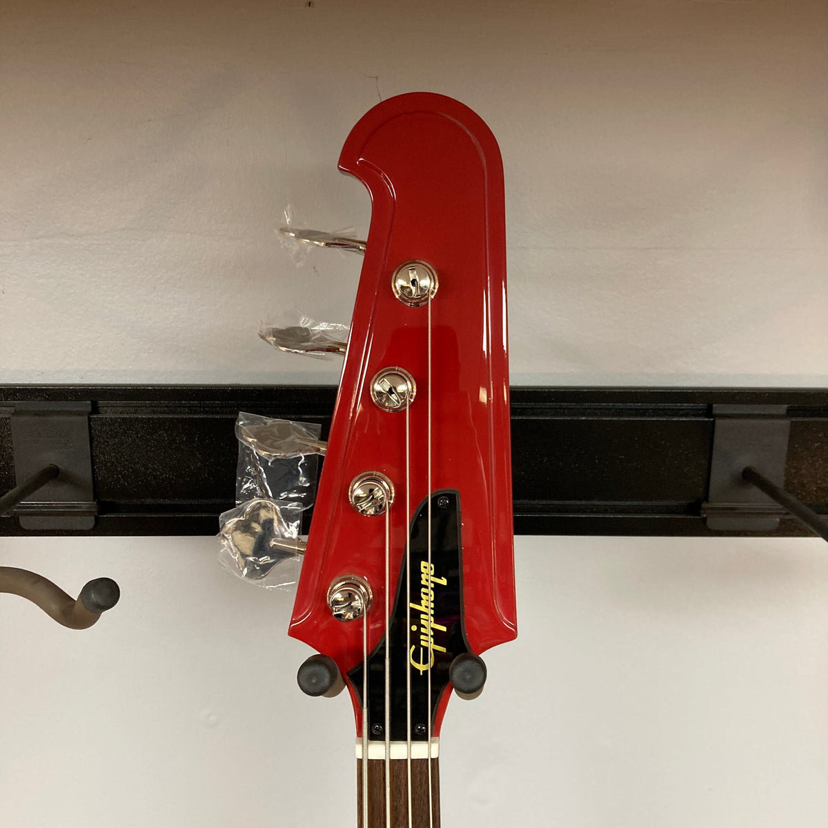 Epiphone Thunderbird &#39;64 Ember Red Incl. Premium Gig  Bag