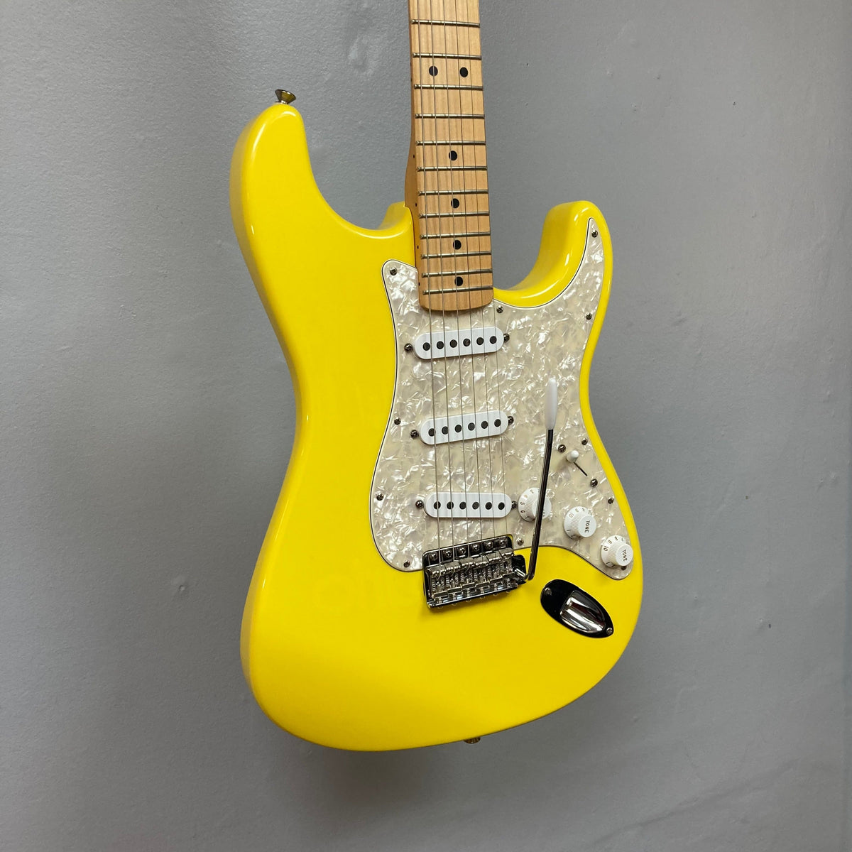 Fender Deluxe Powerhouse Stratocaster MIM Rare Graffitti Yellow w/Case