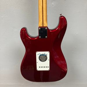 Fender Japan Stratocaster Candy Apple Red 2004 w/Case – Red electric guitar with white label and original protective case.