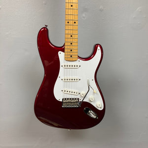 Fender Japan Stratocaster Candy Apple Red 2004 w/Case, showcasing a pristine electric guitar with a vibrant finish, ideal for collectors and enthusiasts.