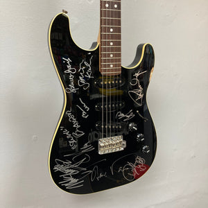 Fender MIJ Aerodyne Stratocaster Signed by 9 Rock Legends – Rock &amp; Roll Fantasy Camp 2007