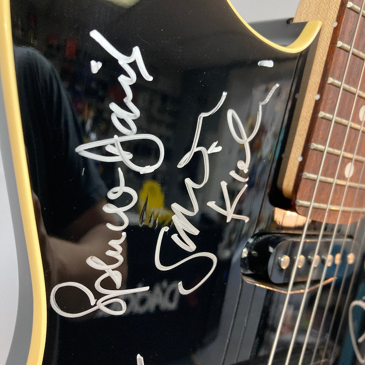 Fender MIJ Aerodyne Stratocaster Signed by 9 Rock Legends – Rock &amp;amp; Roll Fantasy Camp 2007
