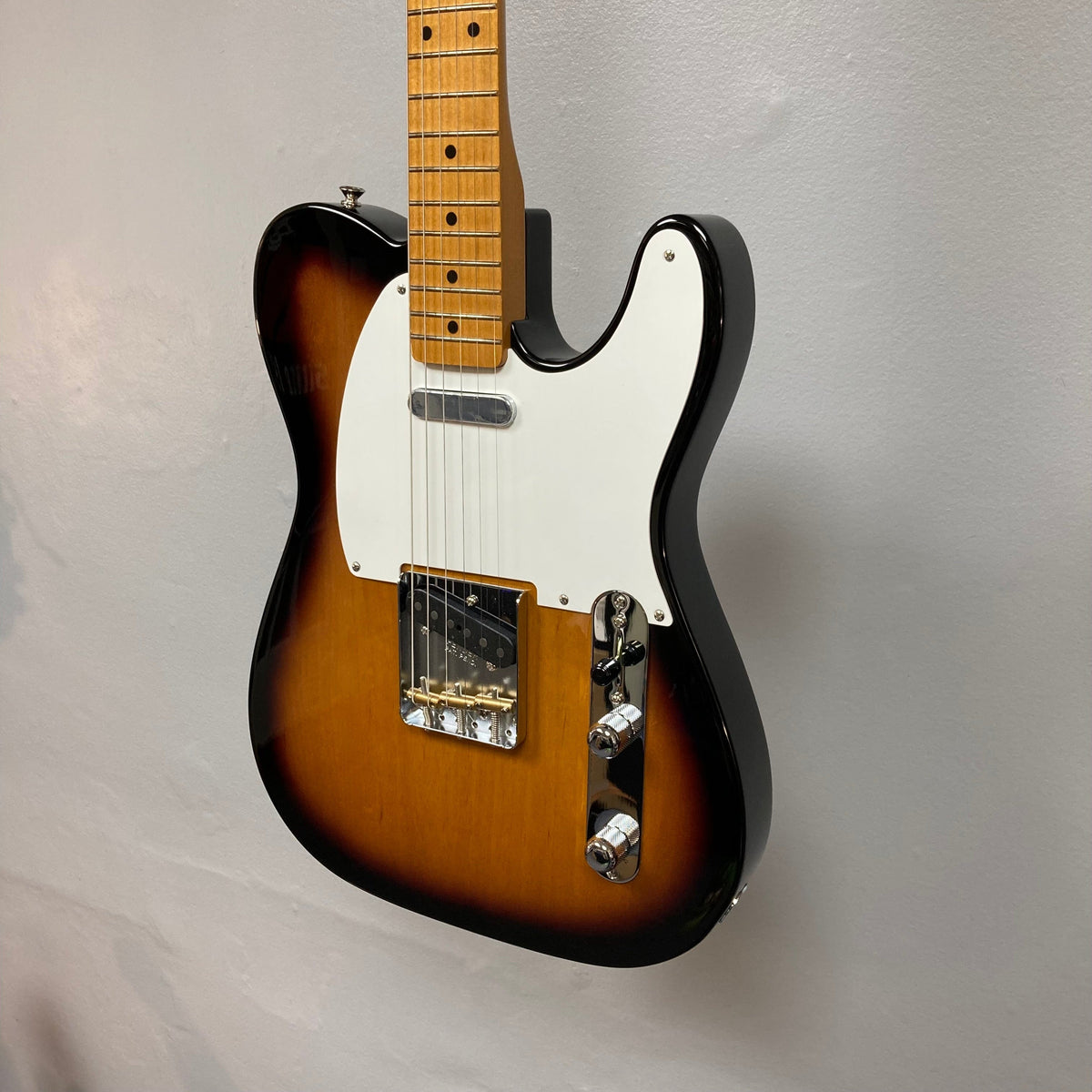 Fender Vintera &#39;50s Telecaster 2-color Sunburst Refurb