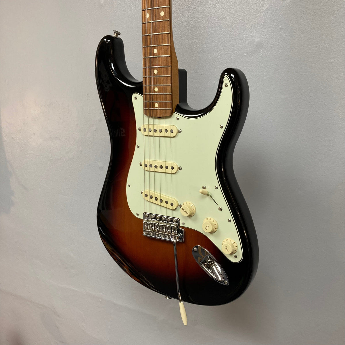 Fender Vintera &#39;60s Stratocaster 3-Tone Sunburst
