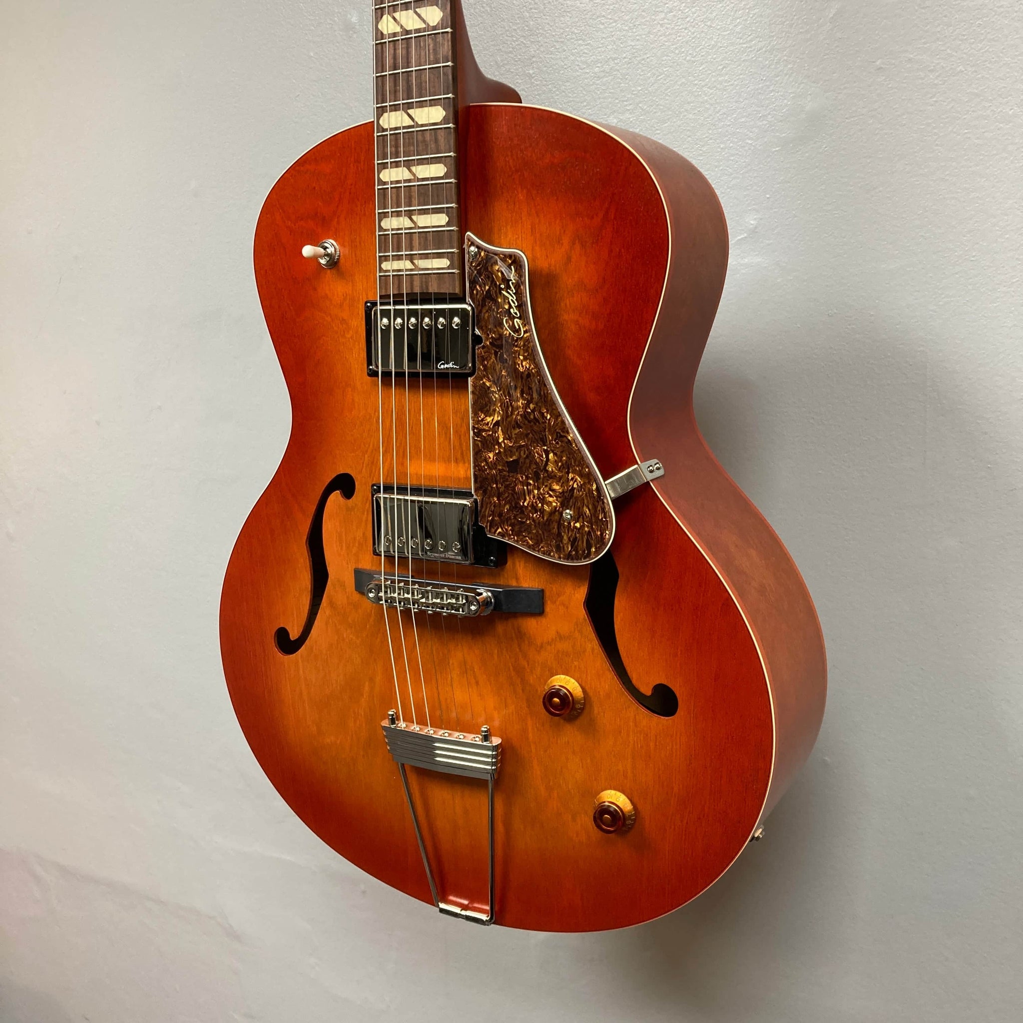 Godin 5th Avenue Jumbo HB Memphis Sun - Perfect for Every Player
