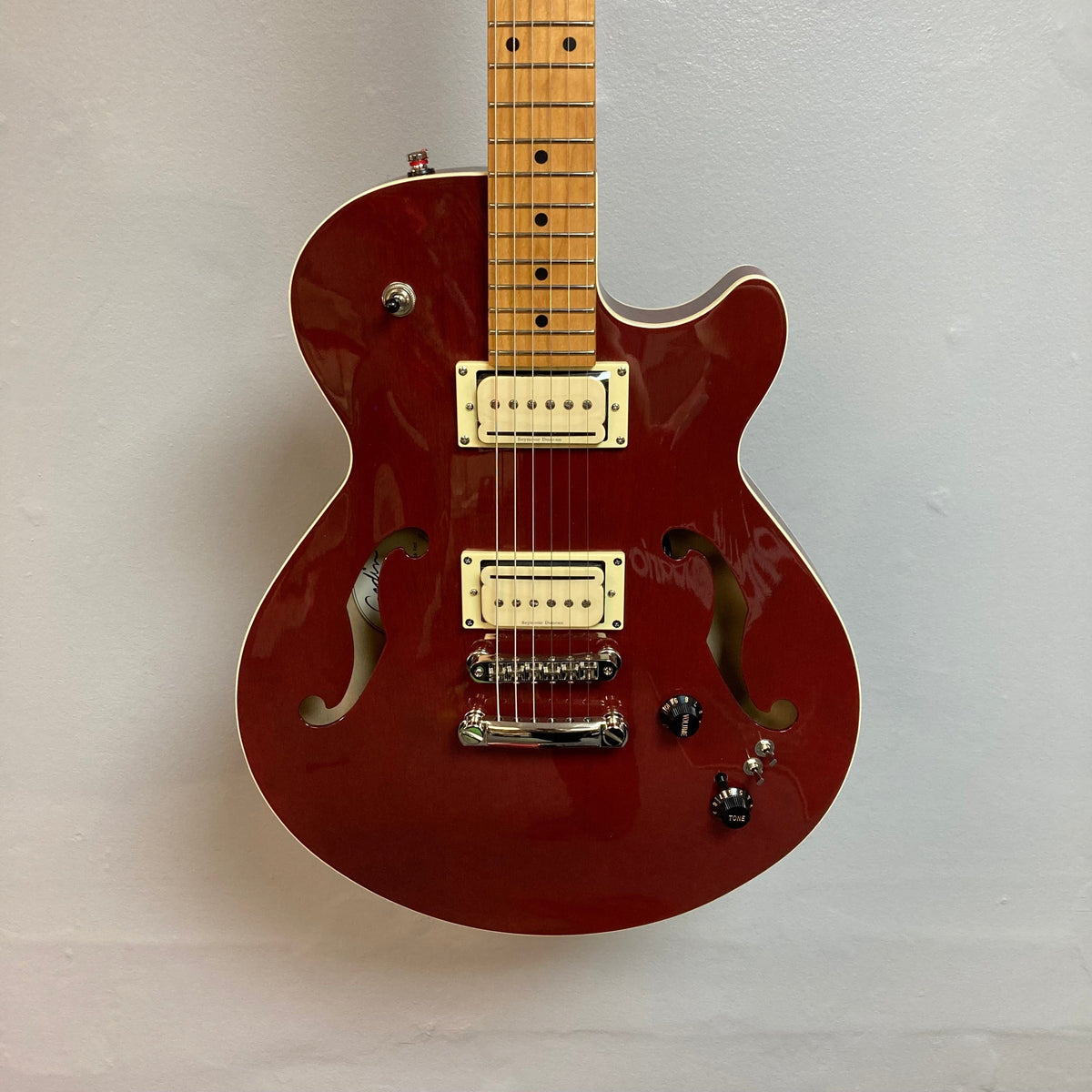 Godin Montreal Premiere Pro Aztek Red w/GigBag
