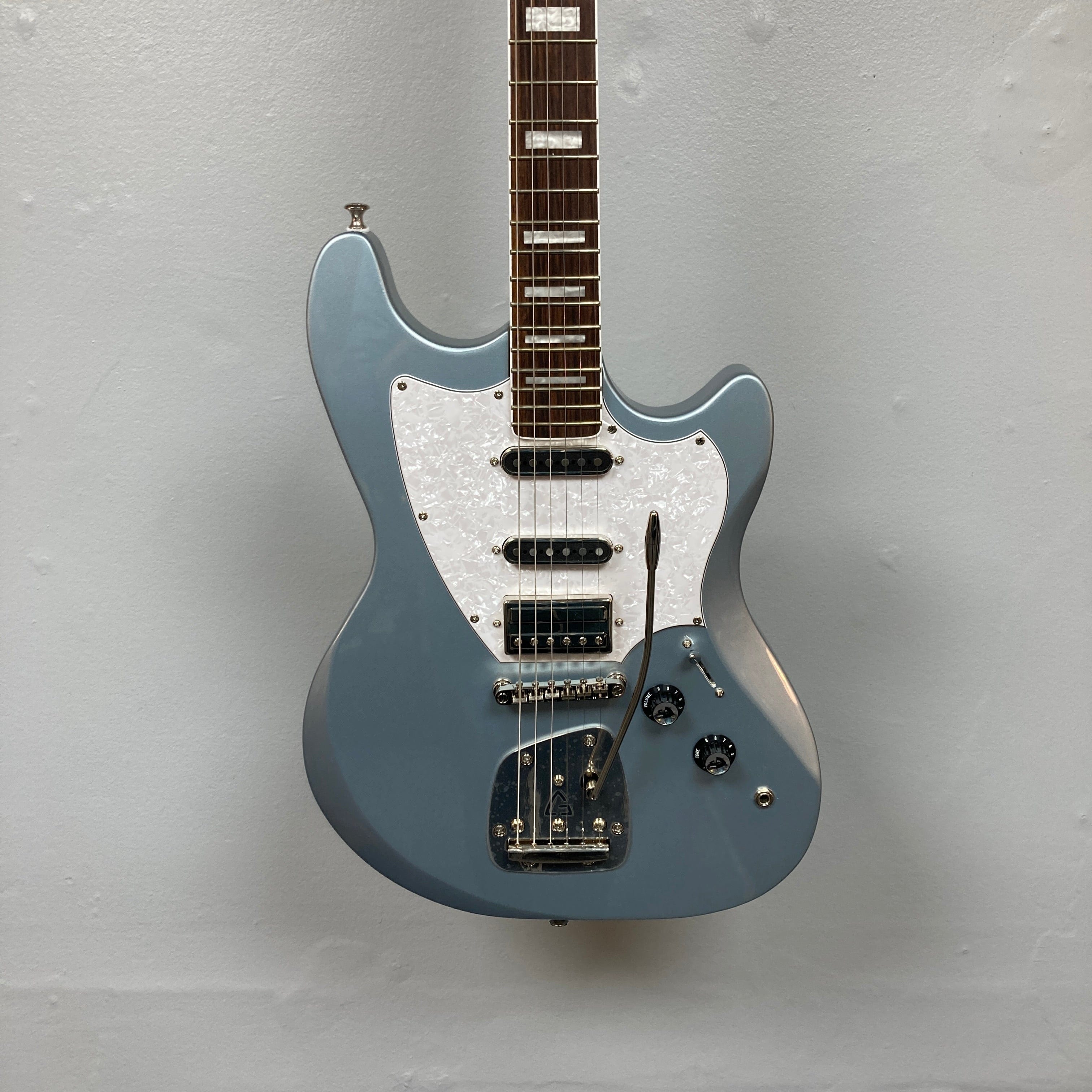 Guild Surfliner Deluxe Glacier Blue (Refurbished)