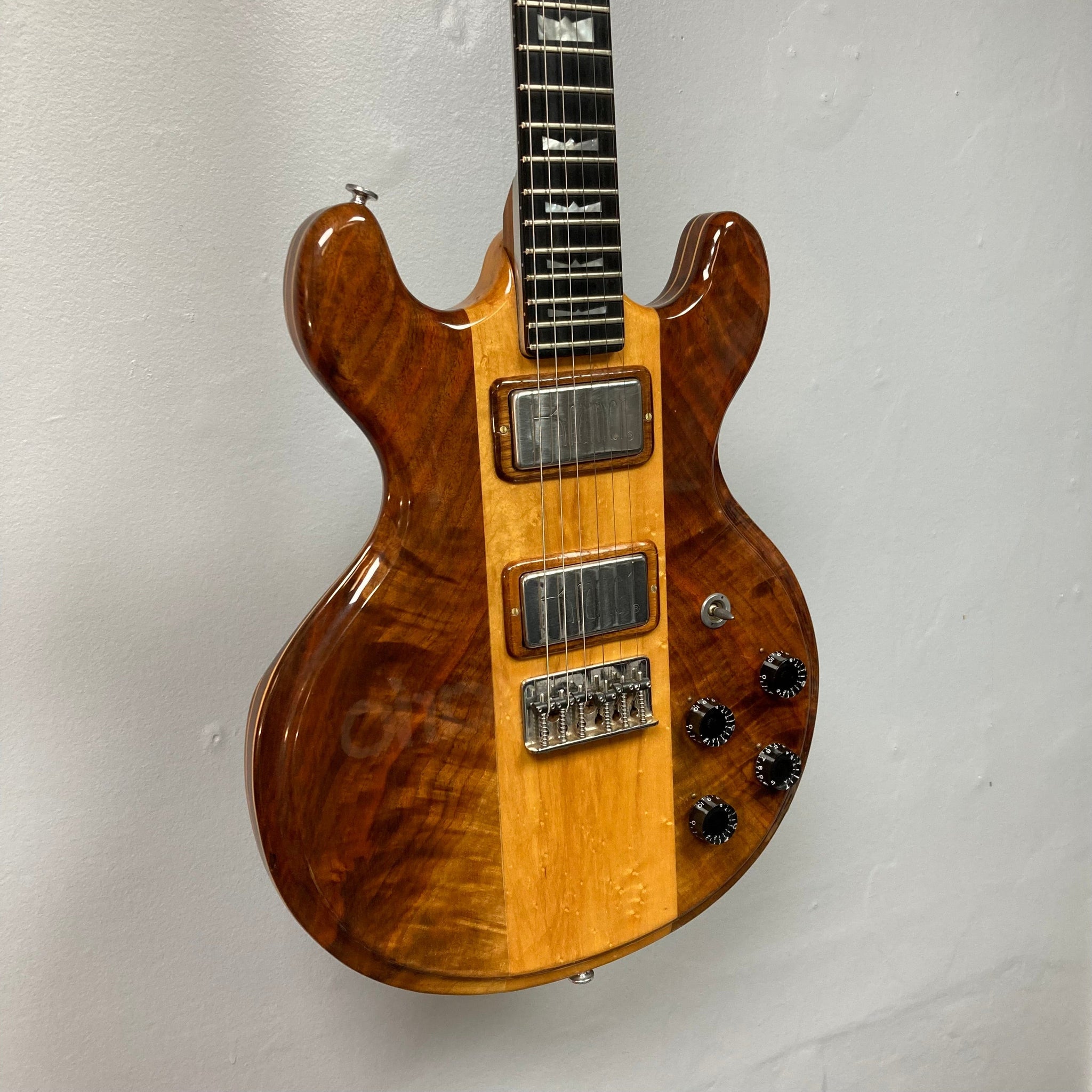 Kramer 7 String Kramer 650G Deluxe Vintage Guitar w/Case - Guitars on Main