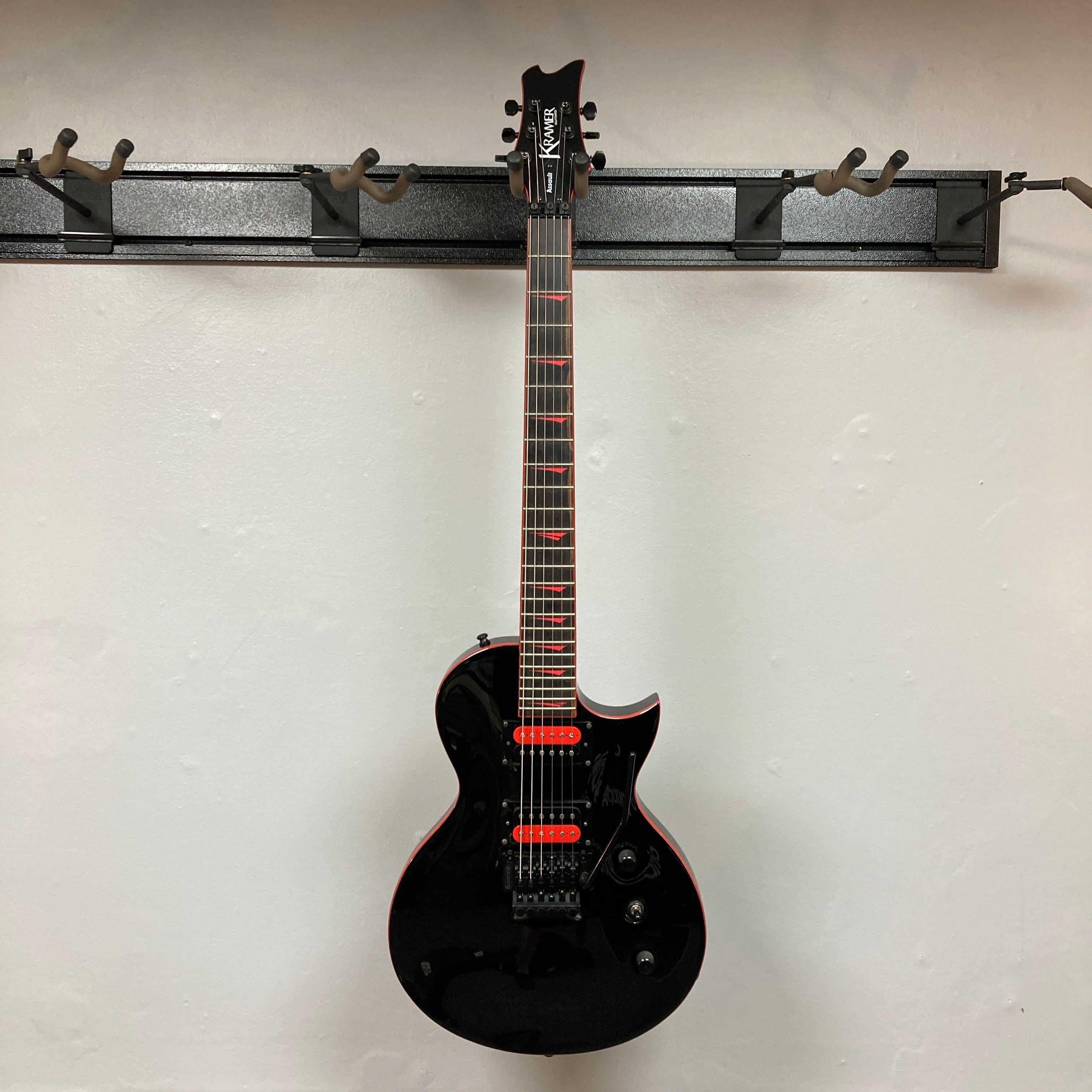 Kramer Assault 220 エレキギター ブラック Amazon.com: Kramer Assault 220FR Floyd Rose, Black with Red