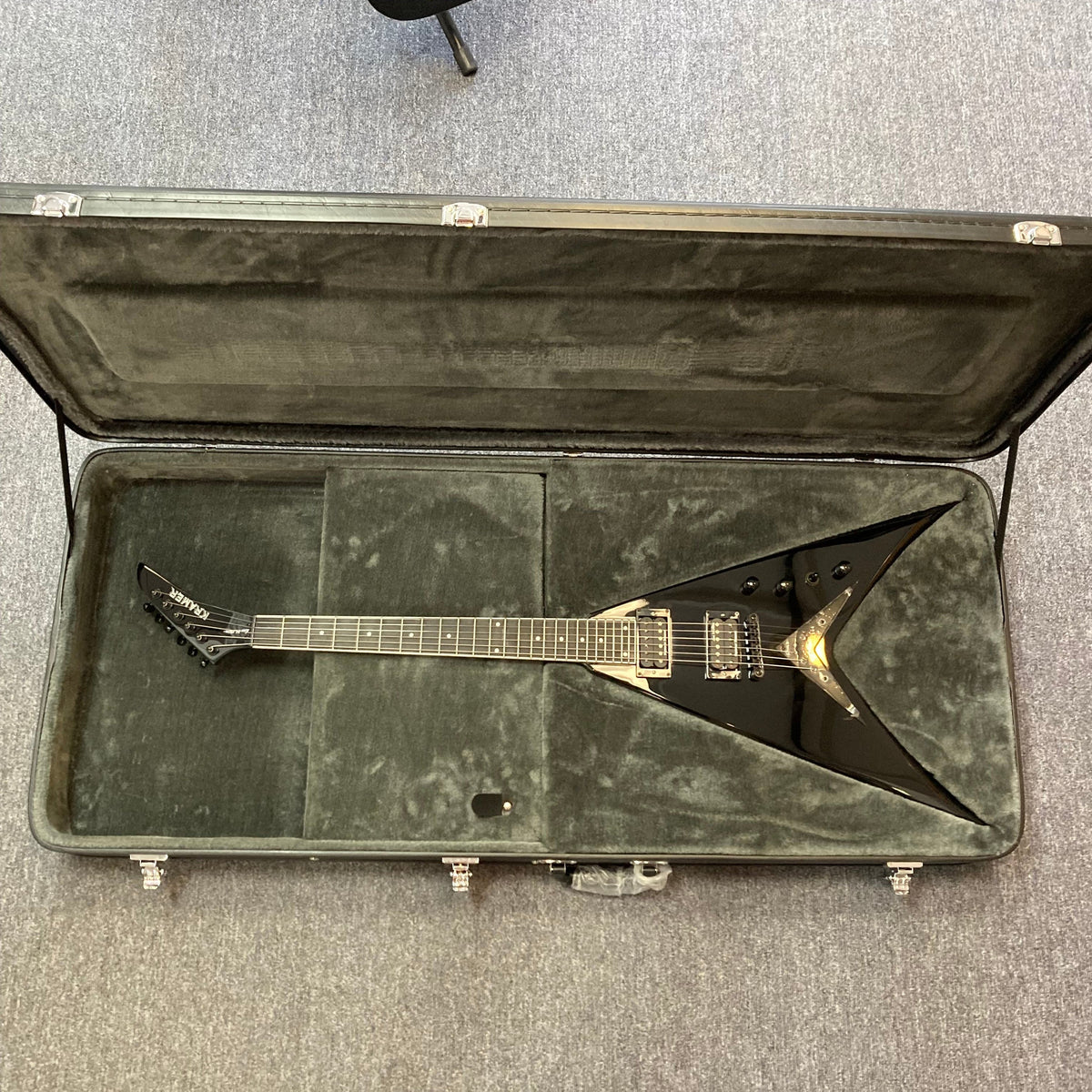 Kramer Dave Mustaine Vanguard Ebony w/Case Guitars on Main