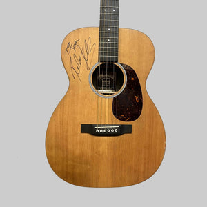Martin 00X1AE Acoustic-Electric Guitar with a Richie Kotzen autograph on the wooden body and a dark tortoiseshell pickguard.