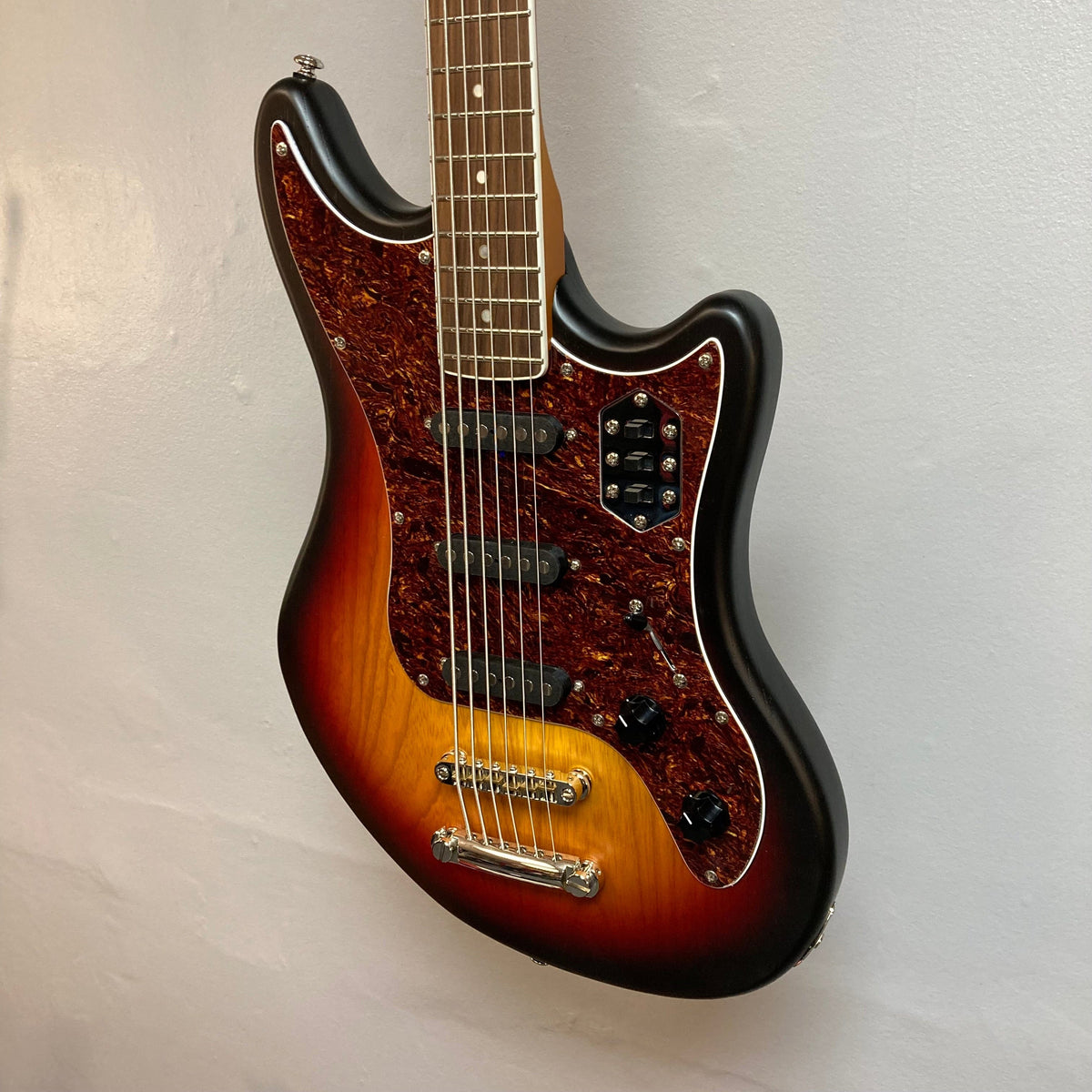 Schecter Hellcat-VI 3-Tone Sunburst Guitars on Main