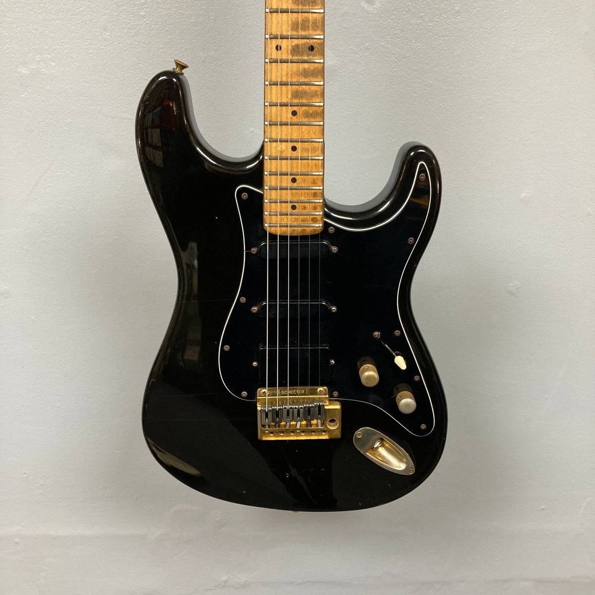 Schecter USA Super Strat 1983-1987 Black Gold