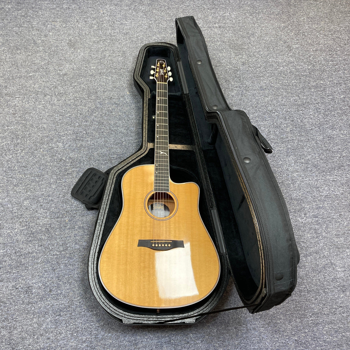Seagull Artist Mosaic CW HG EQ Used w/Case