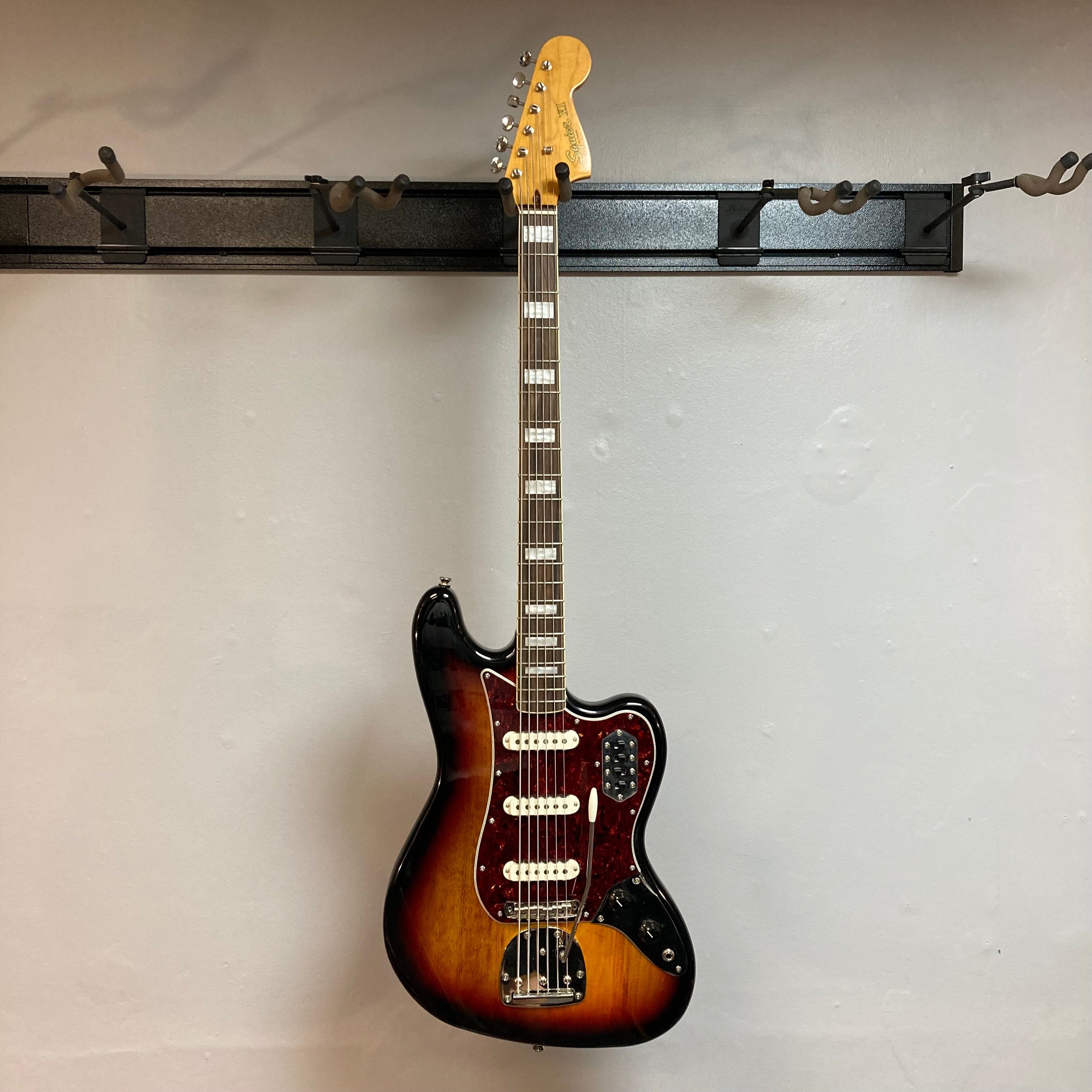 Squier Classic Vibe Bass VI 3 Tone Sunburst Refurb