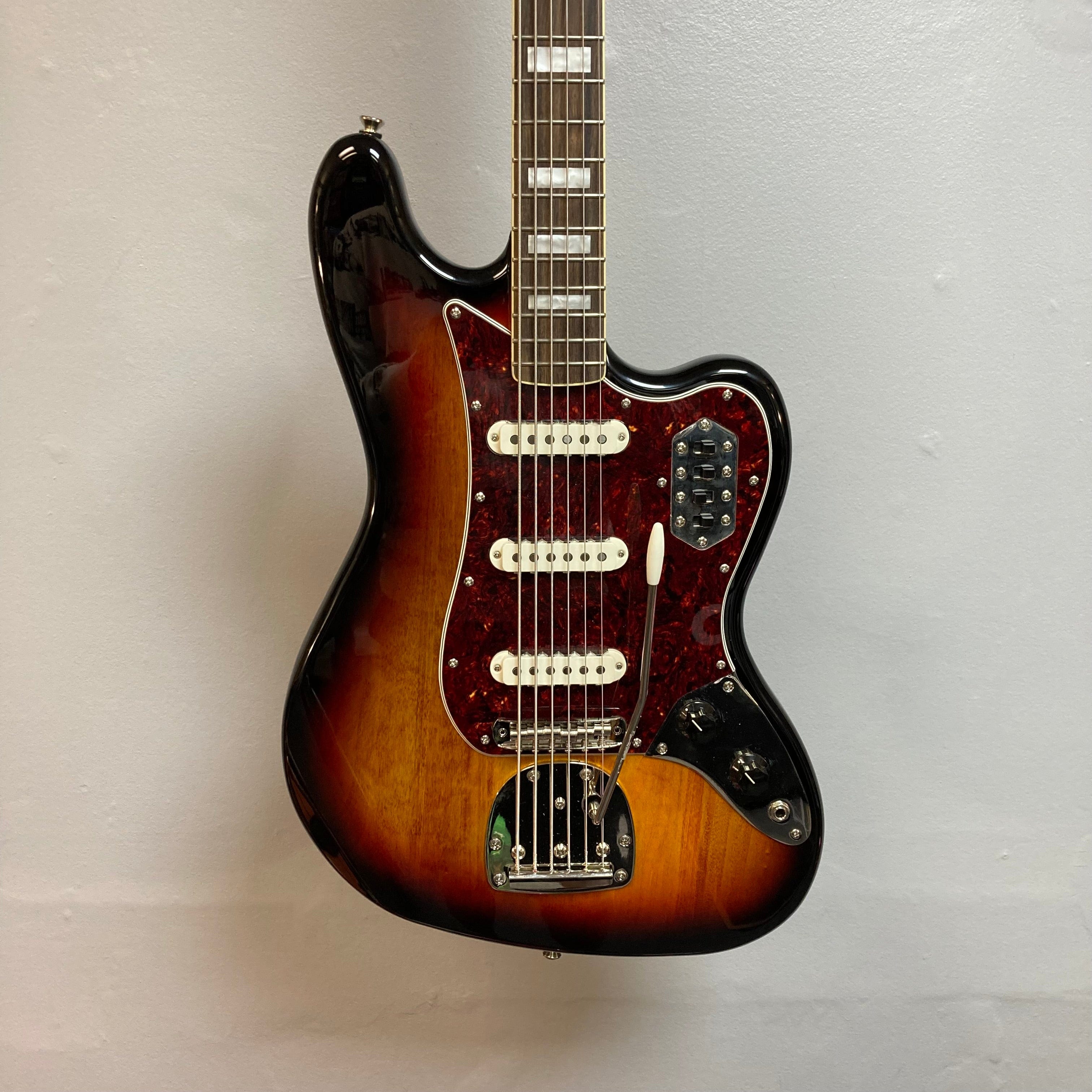 Squier Classic Vibe Bass VI 3 Tone Sunburst Refurb