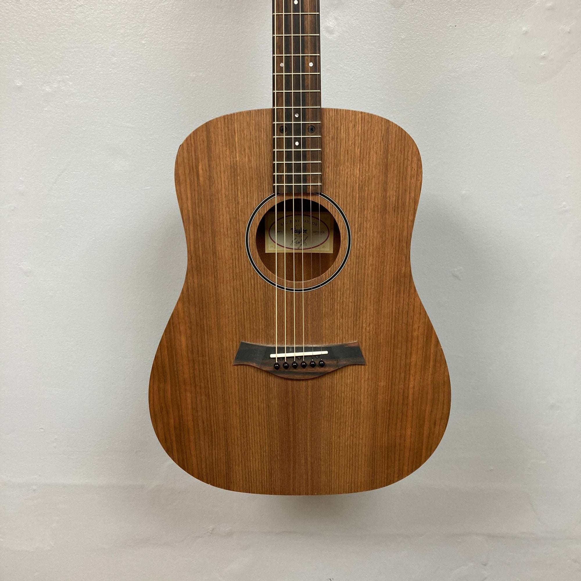 Taylor BBTe Big Baby Walnut w/bag USED