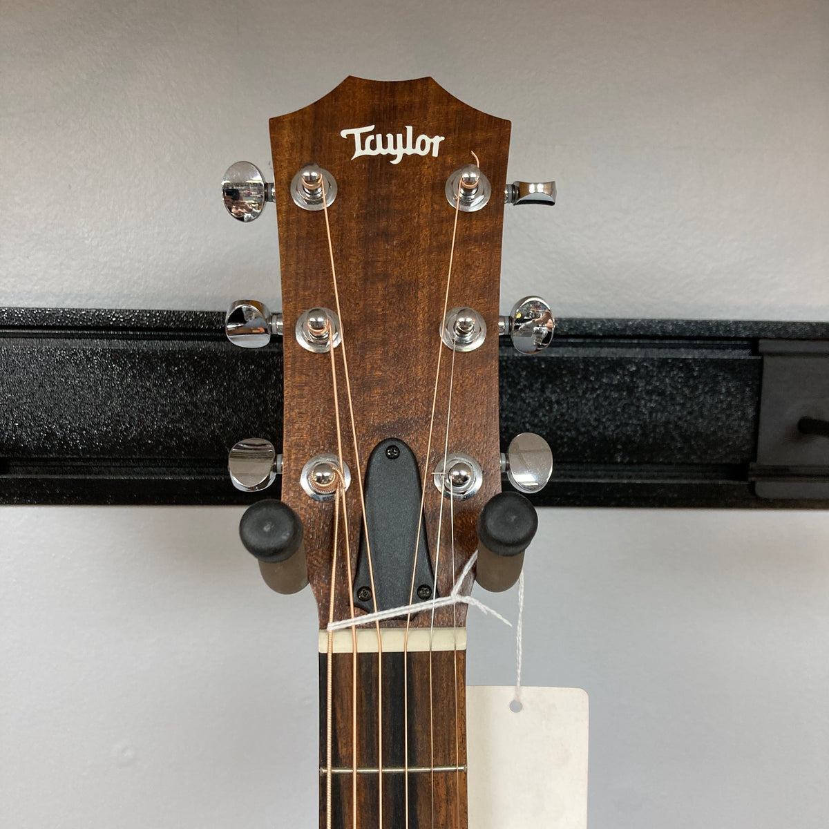 Taylor BBTe Big Baby Walnut w/bag USED