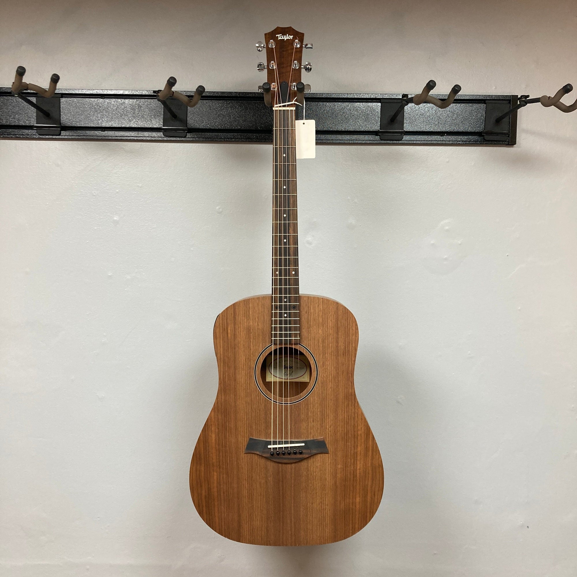 Taylor BBTe Big Baby Walnut w/bag USED