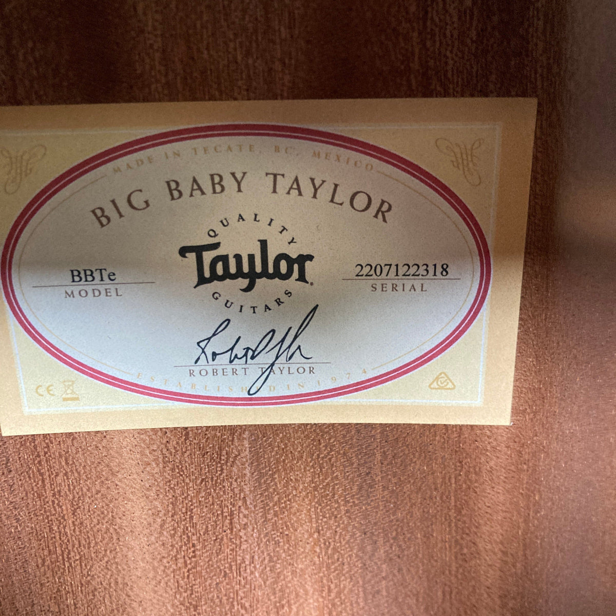 Taylor BBTe Big Baby Walnut w/bag USED