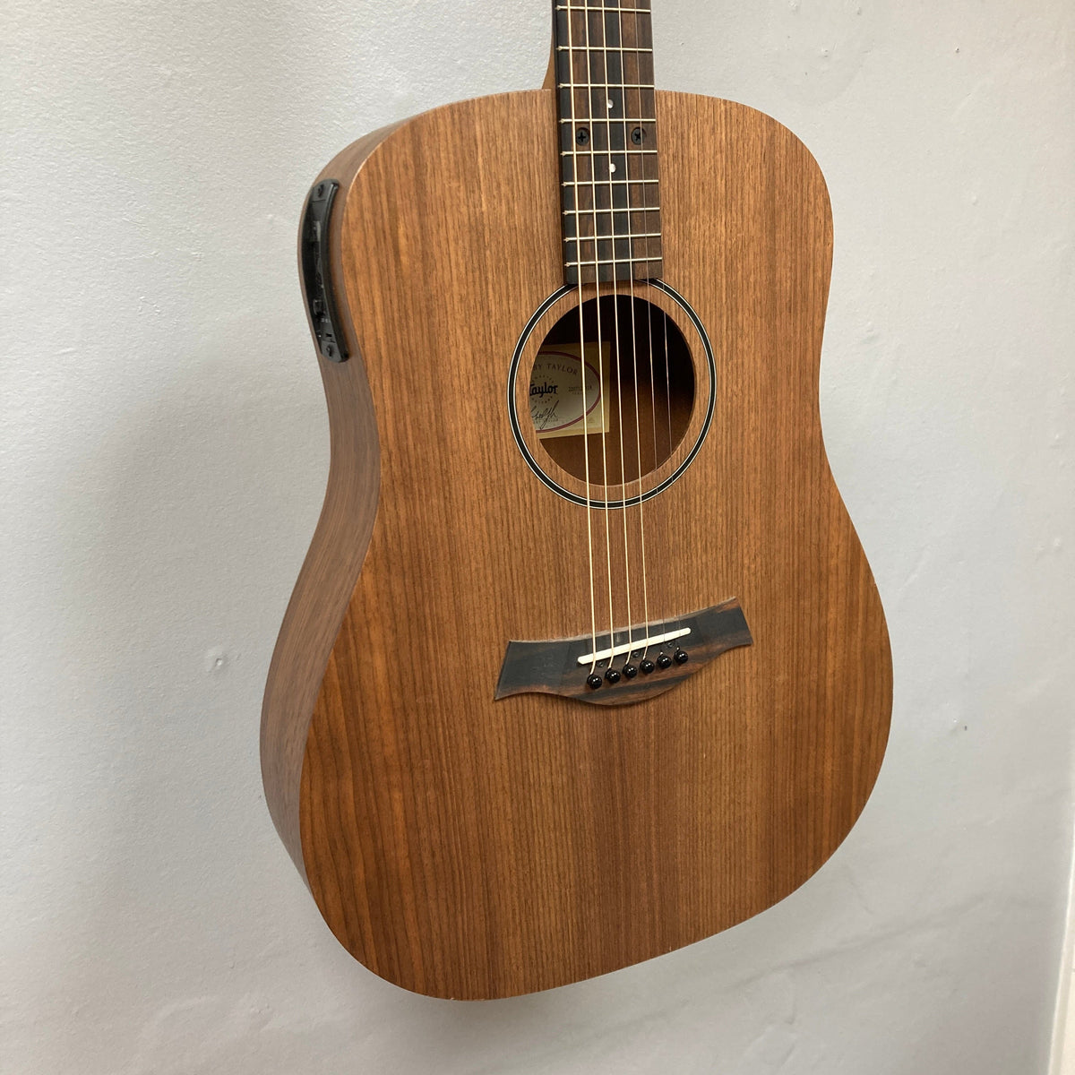 Taylor BBTe Big Baby Walnut w/bag USED