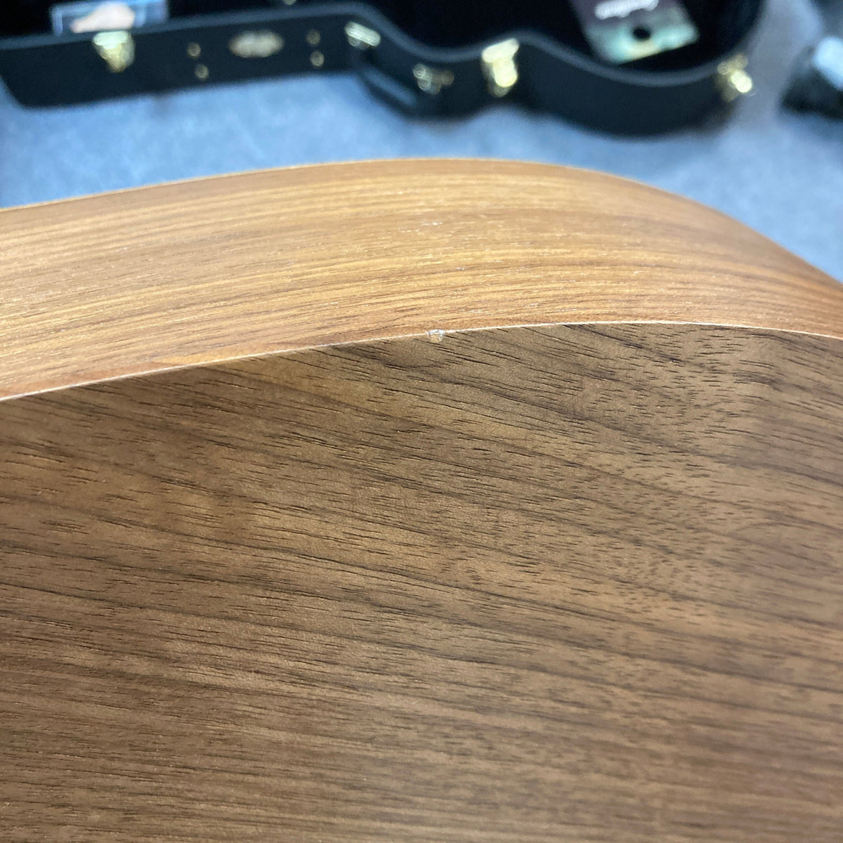 Taylor BBTe Big Baby Walnut w/bag USED