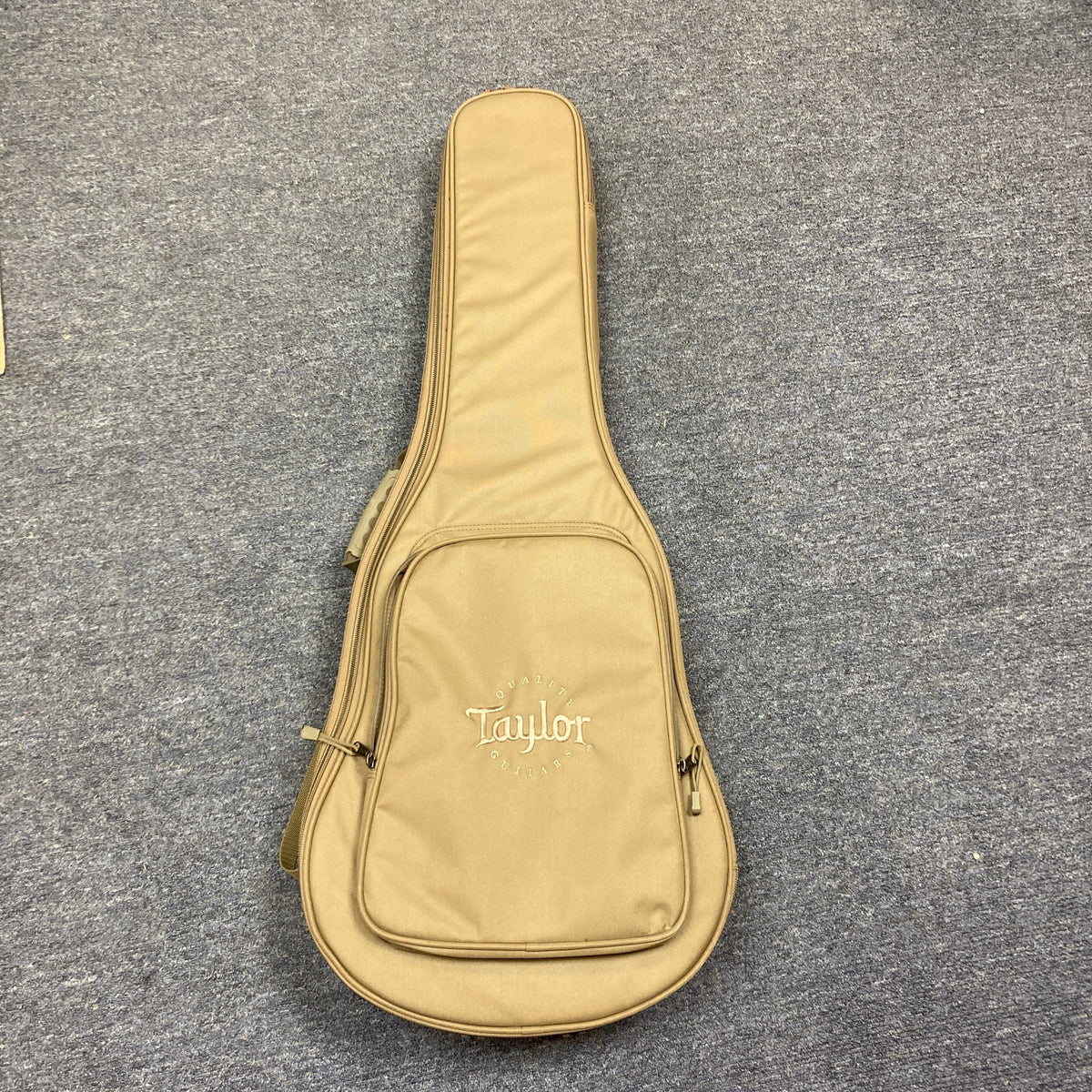 Taylor BBTe Big Baby Walnut w/bag USED