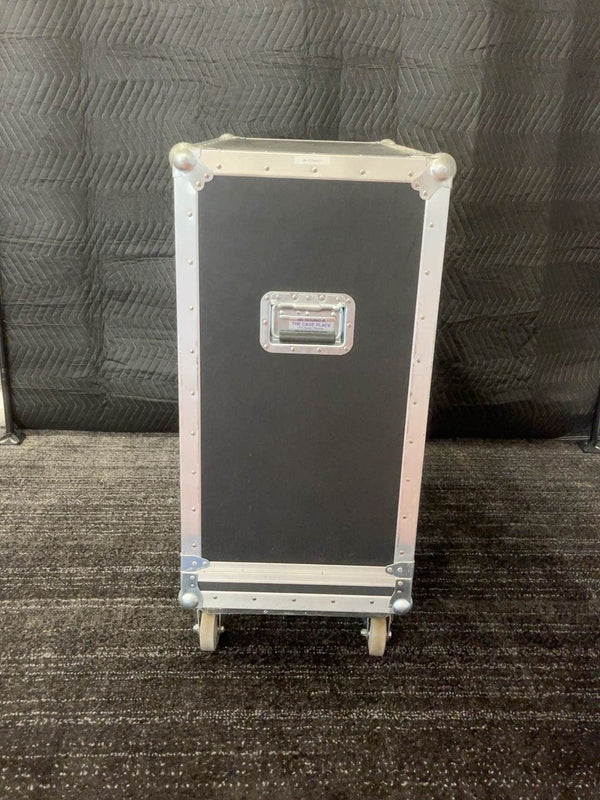 Front view of wheeled heavy duty 4x12 cabinet flight case