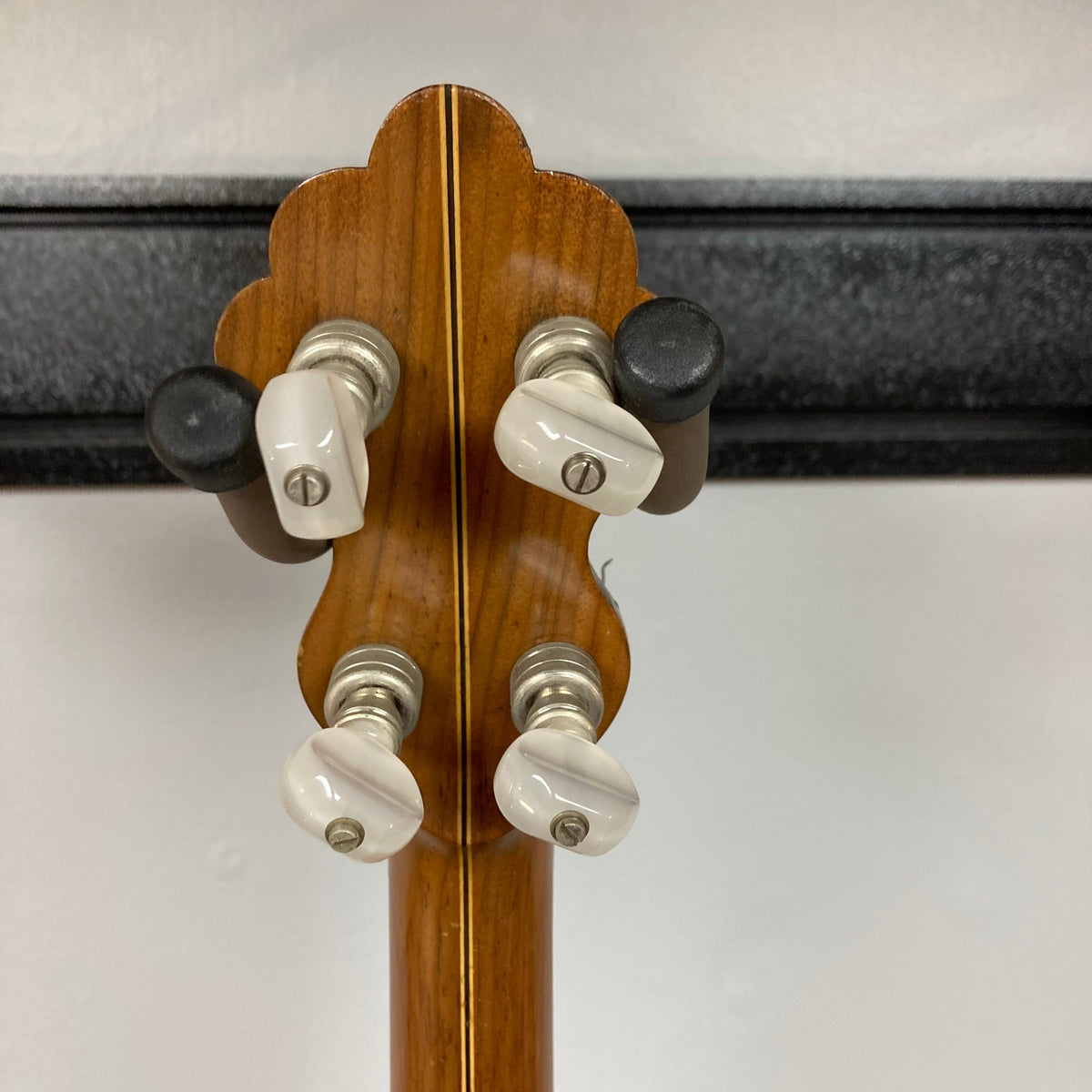 Vintage 1920-1930s Gretsch Broadkaster 4 String Tenor Banjo w/Case, close-up of the banjo&#39;s maple body and headstock with floral inlay and Gretsch logo.