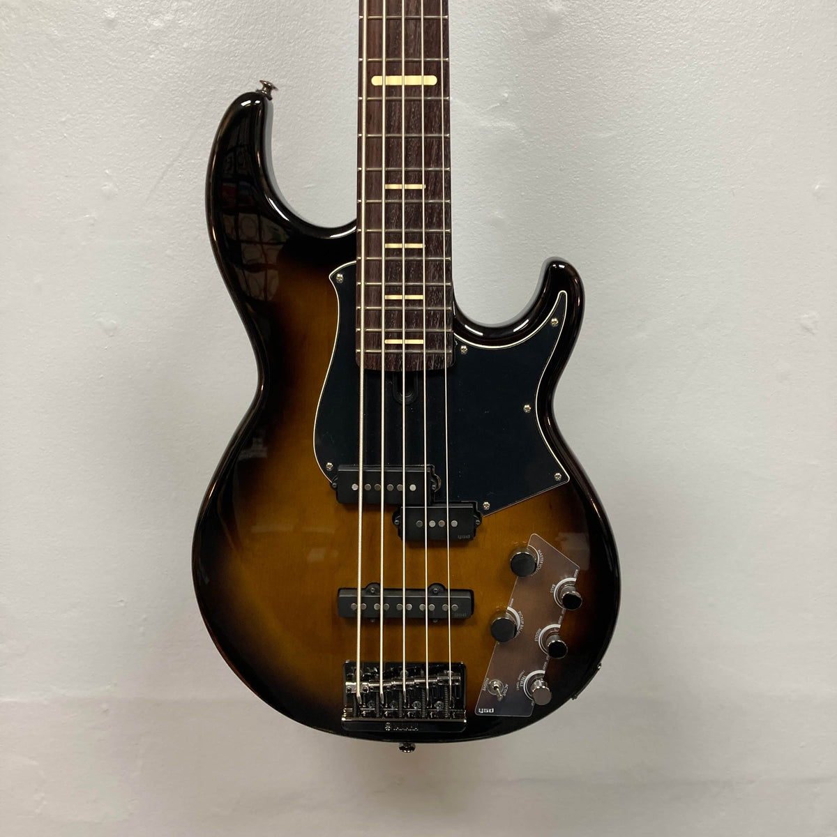 The Yamaha BB735A Electric 5-String Bass in Coffee Sunburst (Blem Discount) by Yamaha features a rosewood fretboard, four control knobs, a black pickguard, and is shown against a plain light background.